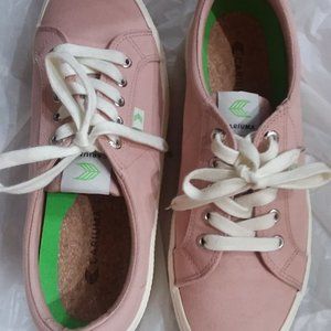 Cariuma Rose Sneaker